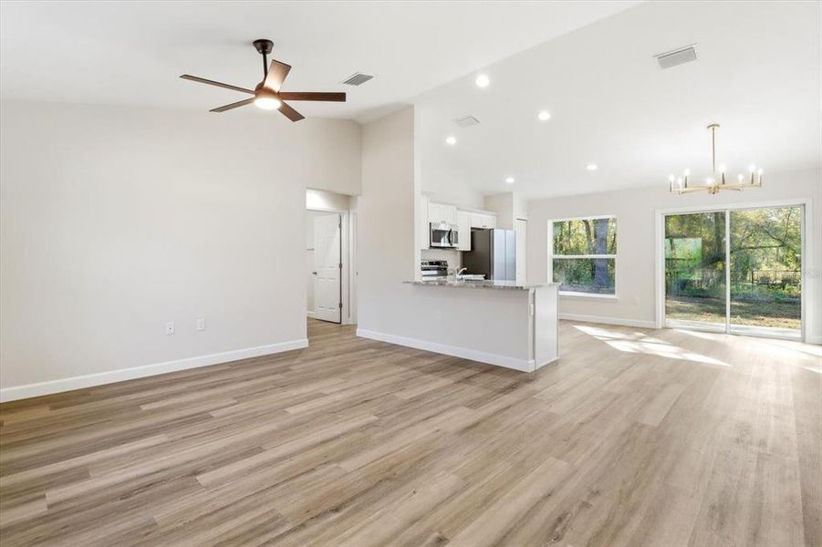 Spacious, unfurnished interior of a new home in , Citrus Springs (Image 33).