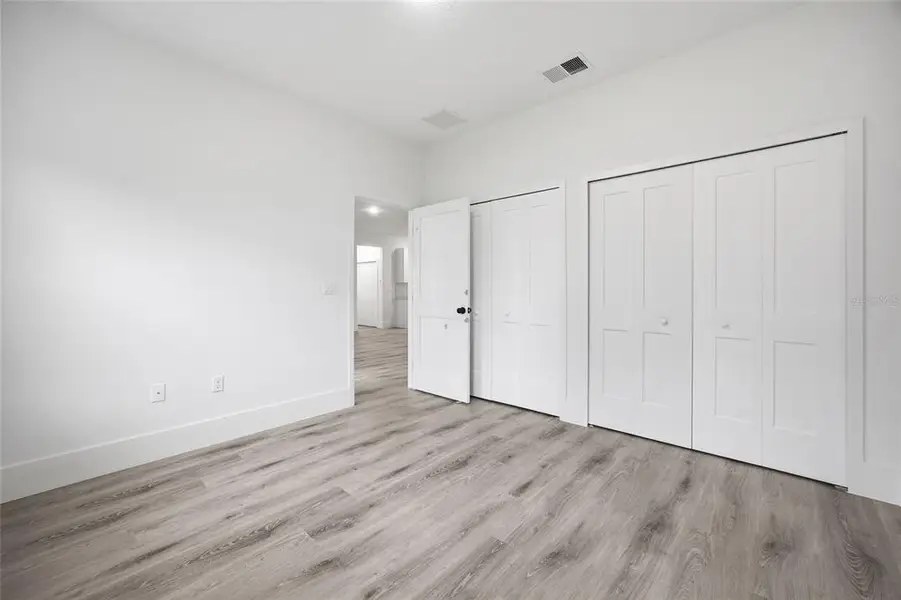 Spacious, unfurnished interior of a new home in , Citrus Springs (Image 22).