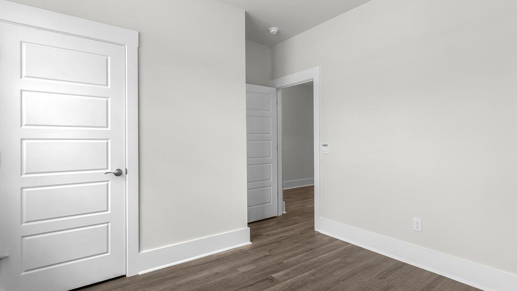 Spacious, unfurnished interior of a new home in Rolling Hills, Bolivia (Image 25).