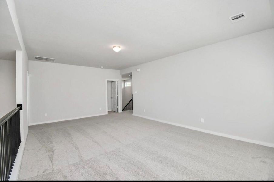 Spacious, unfurnished interior of a new home in Telge Ranch, Cypress (Image 27).
