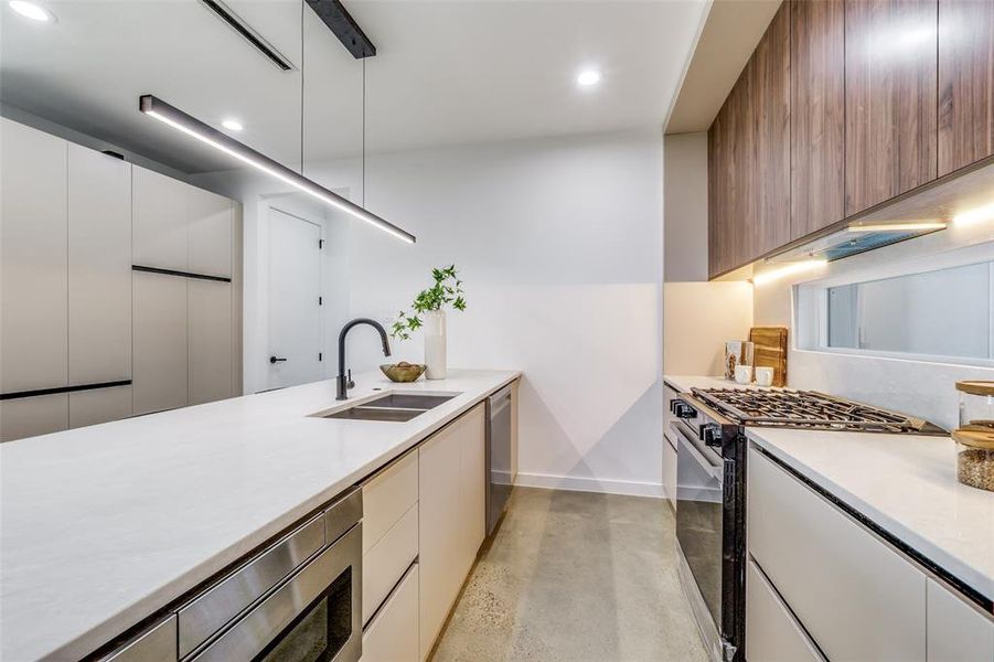 Furnished interior view inside a new home in , Dallas (Image 6).