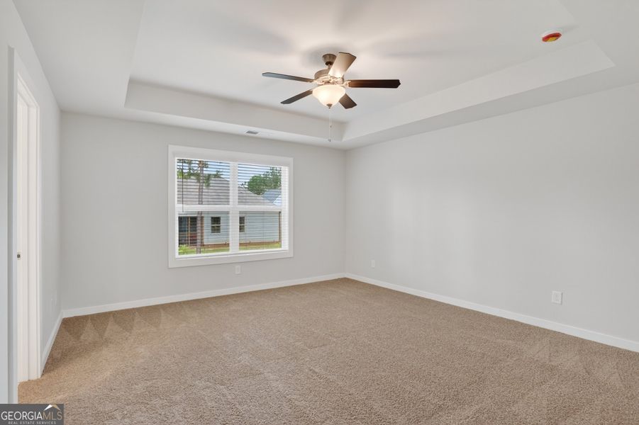 Spacious, unfurnished interior of a new home in The Fairways at Mirror Lake, Villa Rica (Image 33).