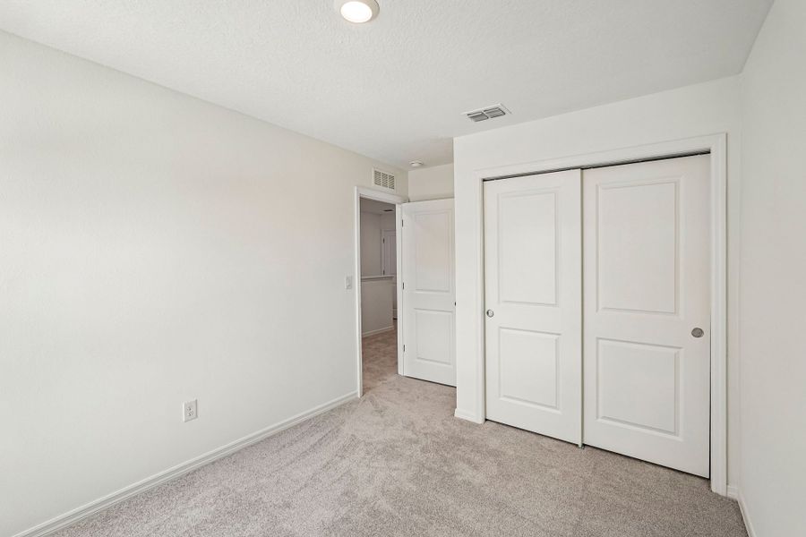 Spacious, unfurnished interior of a new home in The Towns at Tiburon, Nokomis (Image 10).