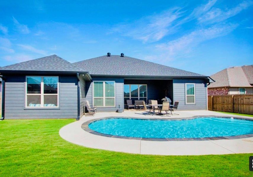 Exterior details and patio area of a home in , Bullard (Image 3).