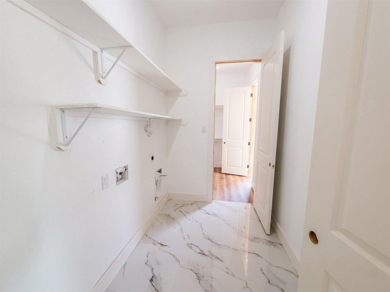 Spacious, unfurnished interior of a new home in , Dayton (Image 4).