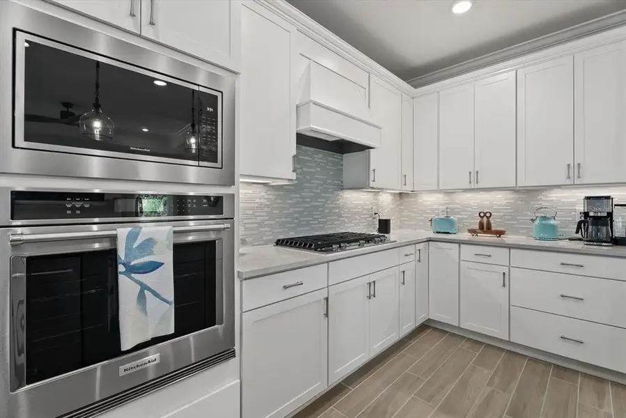 Furnished interior view inside a new home in , Englewood (Image 19).