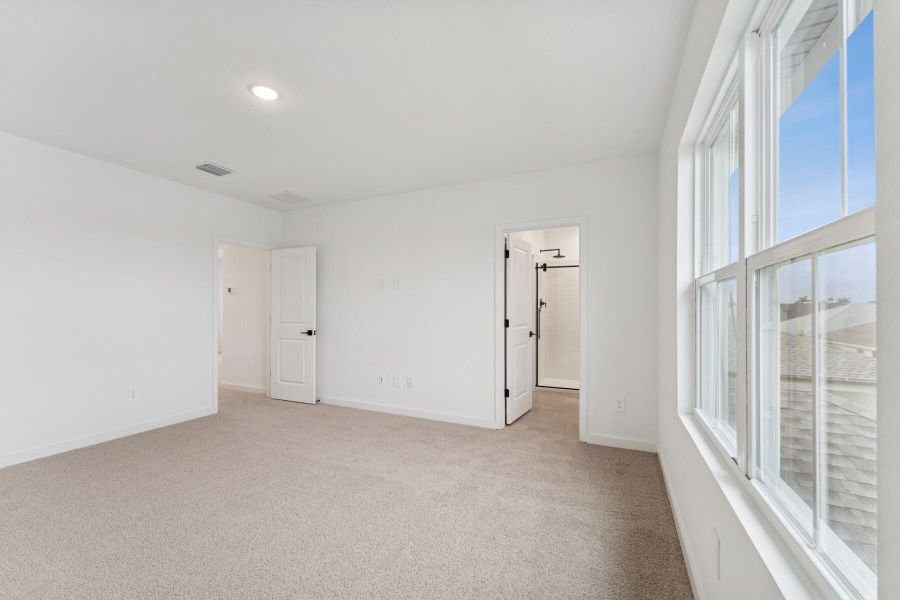 Spacious, unfurnished interior of a new home in , Fort Pierce (Image 23).