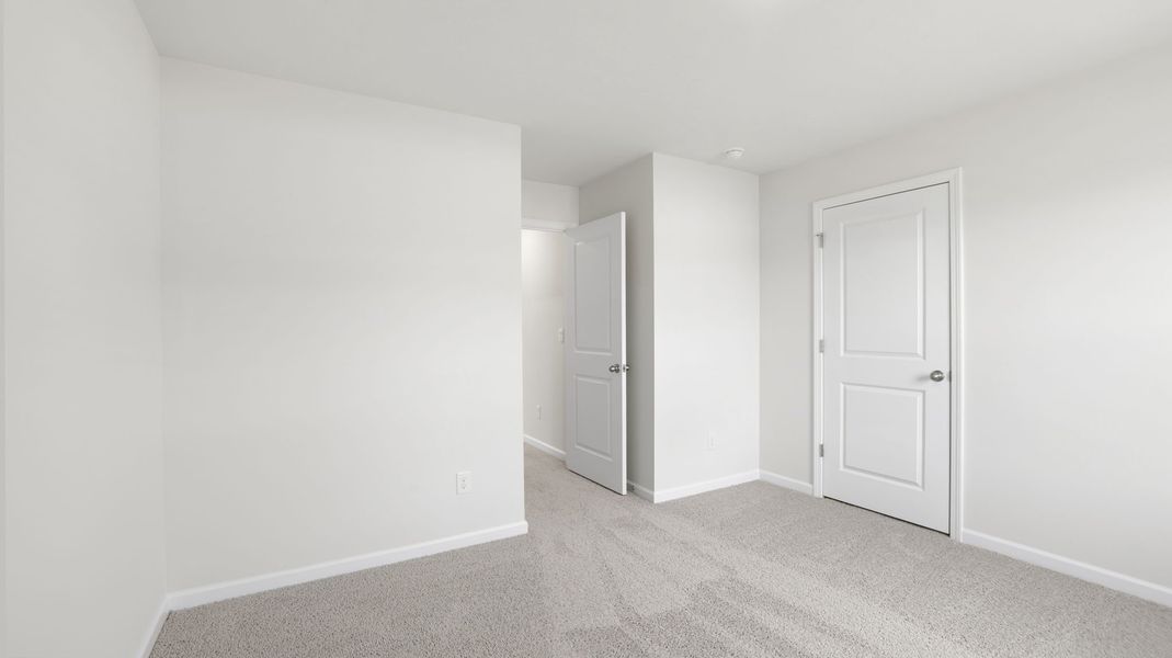 Spacious, unfurnished interior of a new home in Trailside Run, Spartanburg (Image 22).