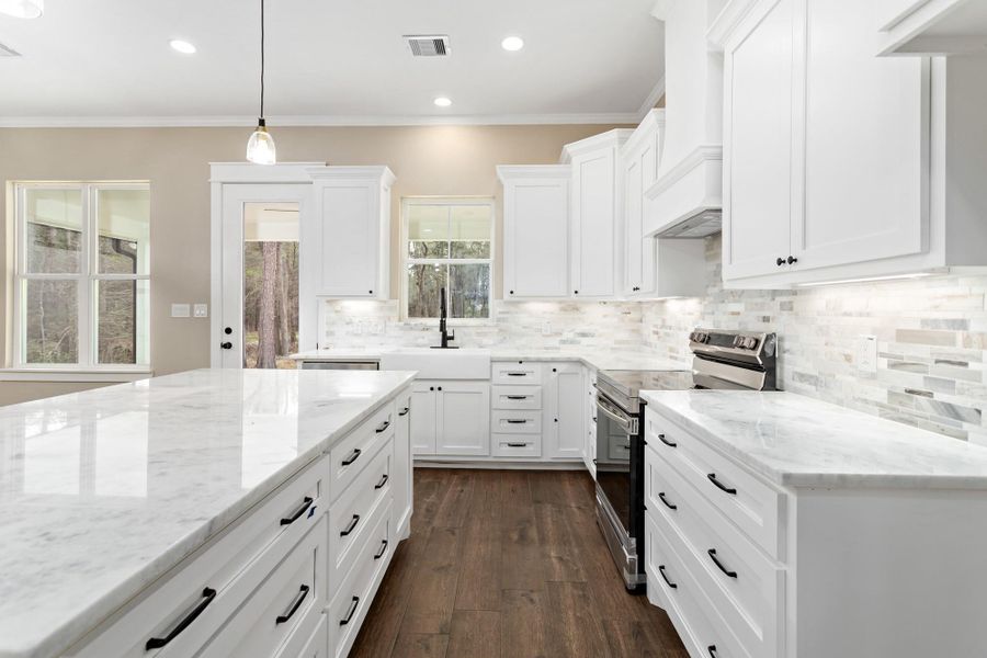 Furnished interior view inside a new home in , Vidor (Image 6). Furnished interior view inside a new home in , Vidor (Image 6).
