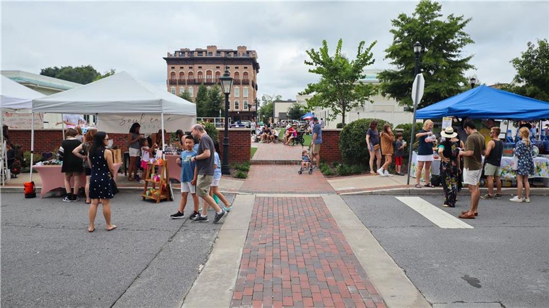 Image 6 of a home in Park Walke. Image 6 of a home in Park Walke.