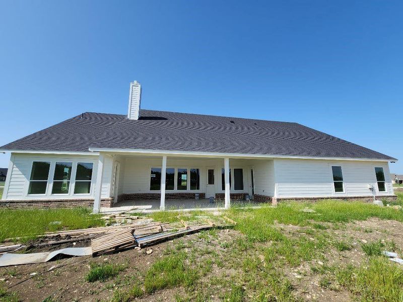 Exterior details and patio area of a home in Rocky Top, Krum (Image 3).