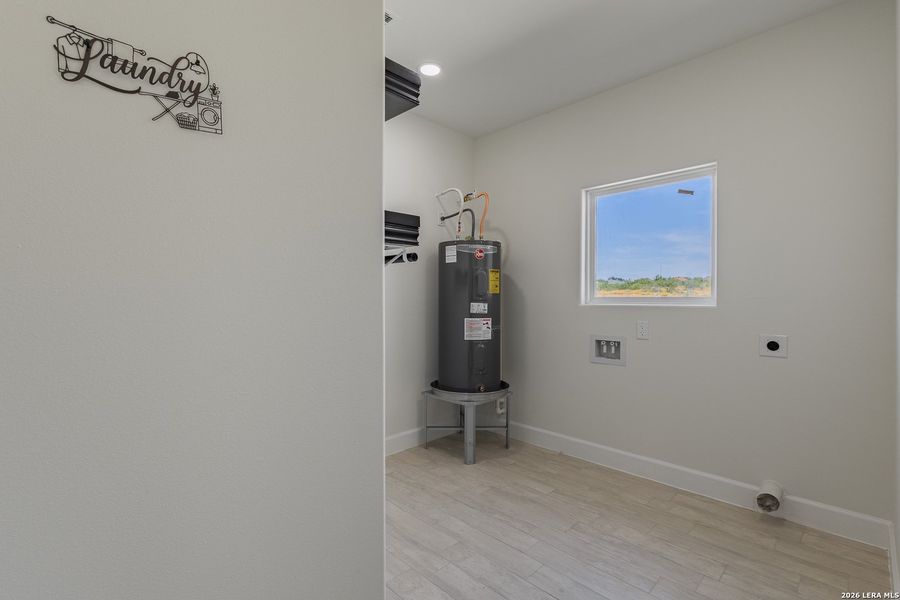 Furnished interior view inside a new home in , Eagle Pass (Image 12).
