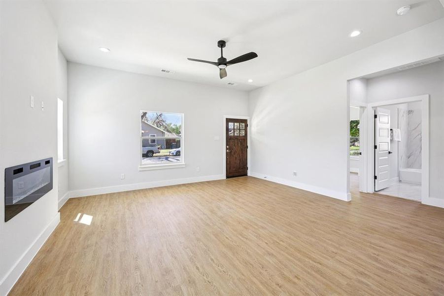 Spacious, unfurnished interior of a new home in , Dallas (Image 25).