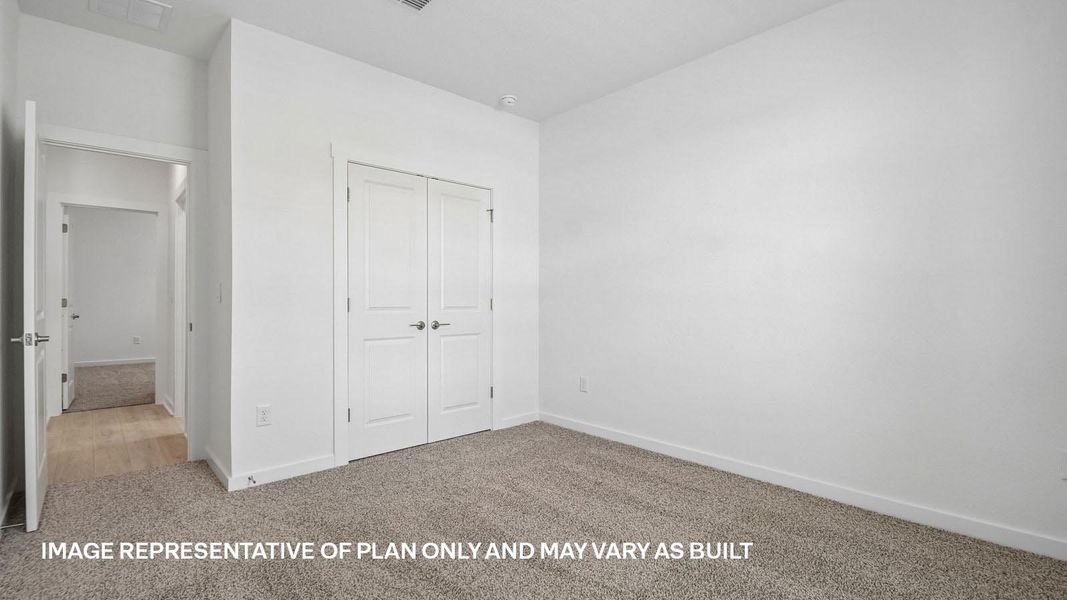 Spacious, unfurnished interior of a new home in Rosenbusch Ranch, Leander (Image 18).