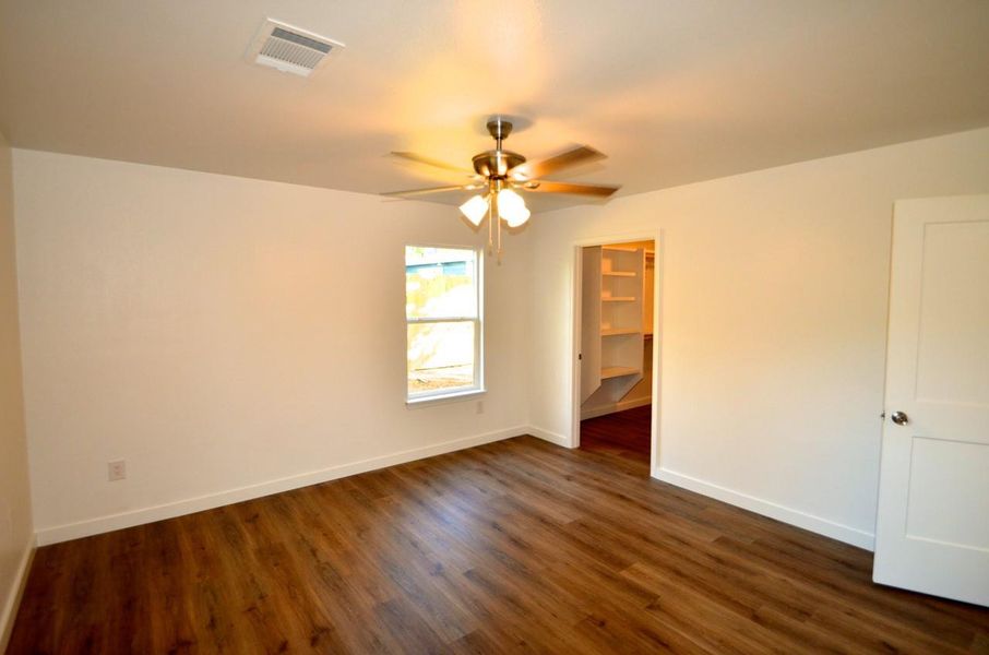 Spacious, unfurnished interior of a new home in , Kingsland (Image 22).