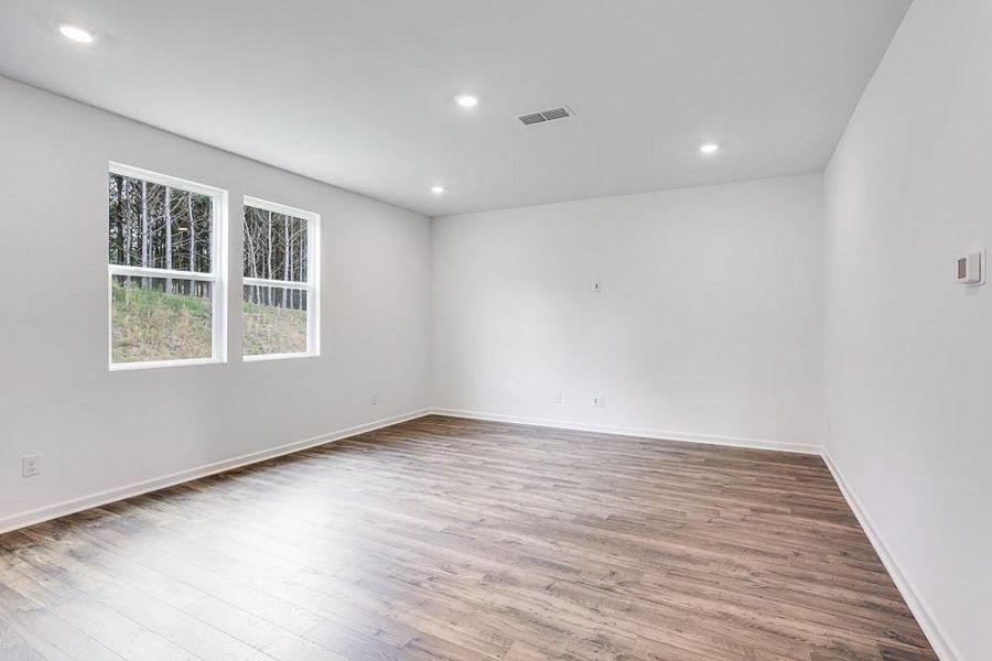 Spacious, unfurnished interior of a new home in Heritage River, Euharlee (Image 14).