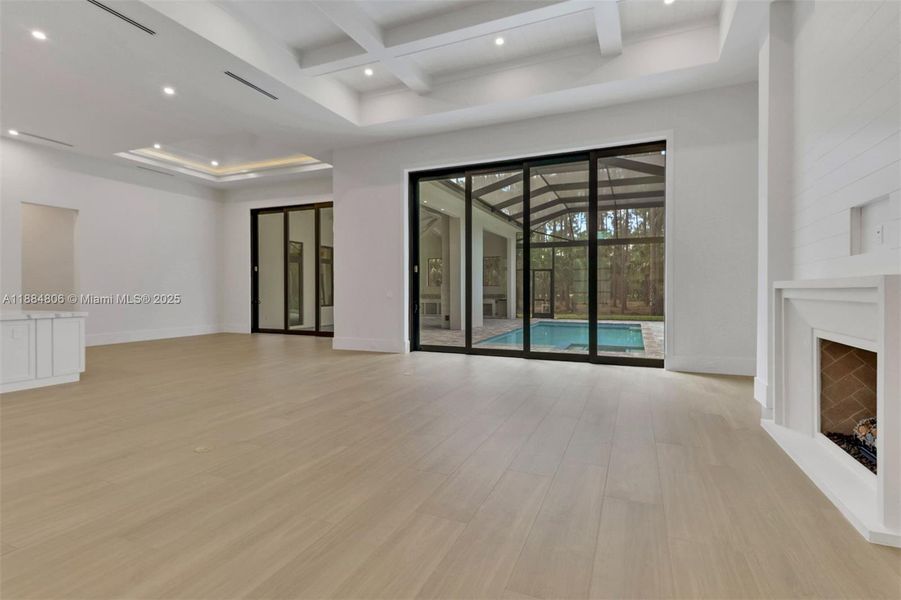 Spacious, unfurnished interior of a new home in , Naples (Image 32).