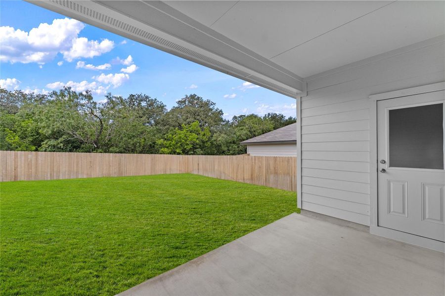 Exterior details and patio area of a home in Arroyo Ranch, Seguin (Image 18).