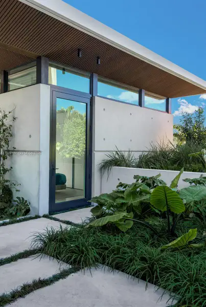 Exterior details and patio area of a home in , Miami Beach (Image 23).