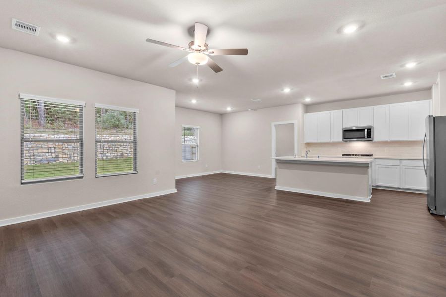 Spacious, unfurnished interior of a new home in Westridge Cove 50', Panorama Village (Image 16).