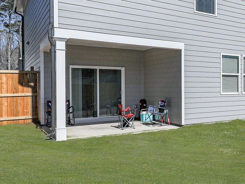 Exterior details and patio area of a home in Kingsley, Acworth (Image 31).