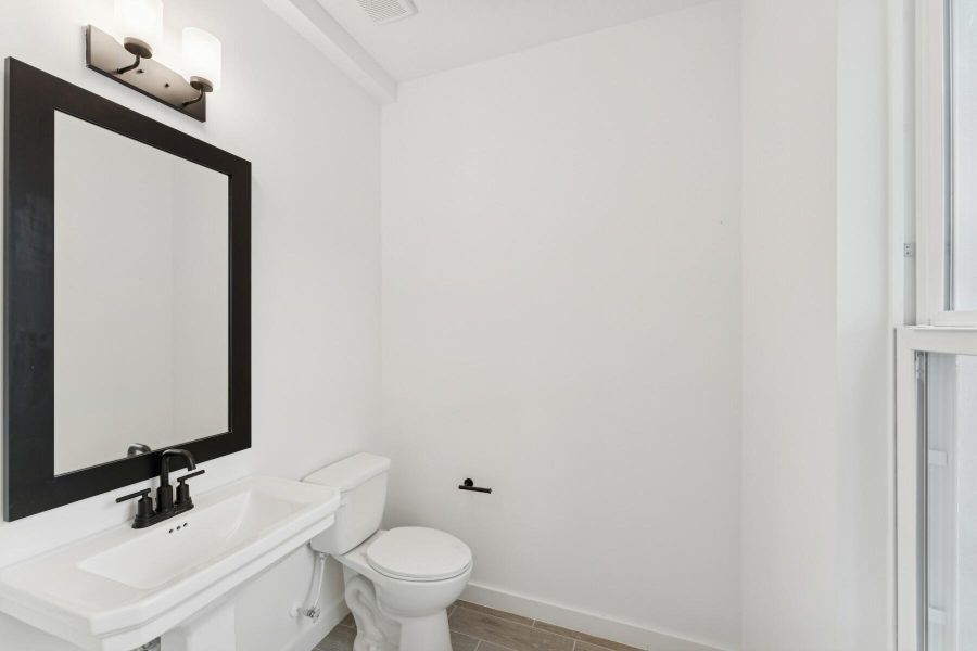 Spacious, unfurnished interior of a new home in , Fort Pierce (Image 37).