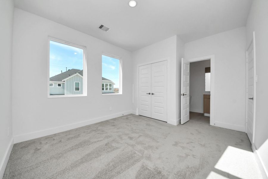 Spacious, unfurnished interior of a new home in , Houston (Image 37).