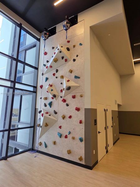 Community amenities in , Miami (Image 55).