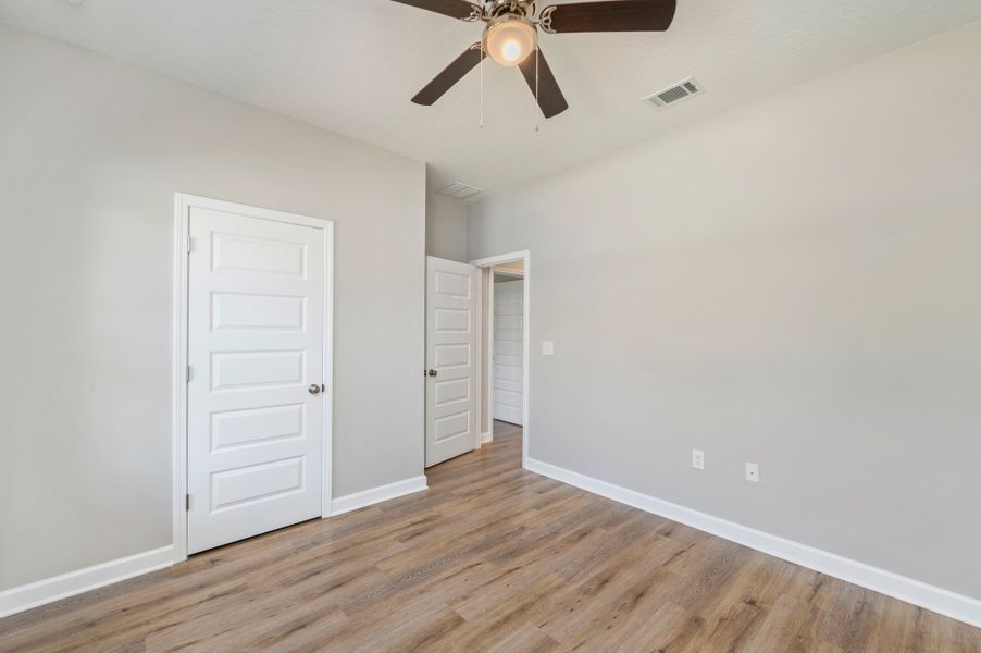 Representative unfurnished interior of a home built from the Sierra by CJL Homes in Oak Hollow, Crestview (Image 23).