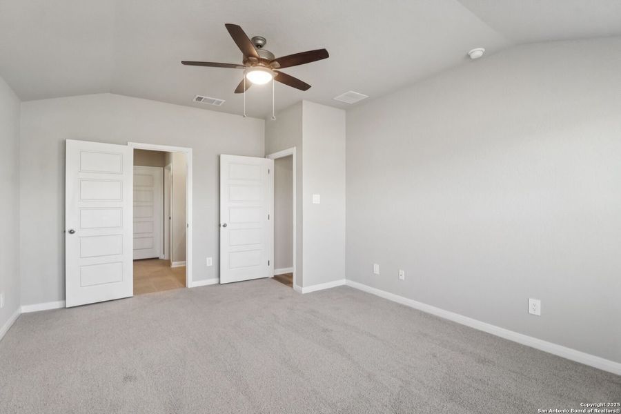 Spacious, unfurnished interior of a new home in Catalina, Converse (Image 27).