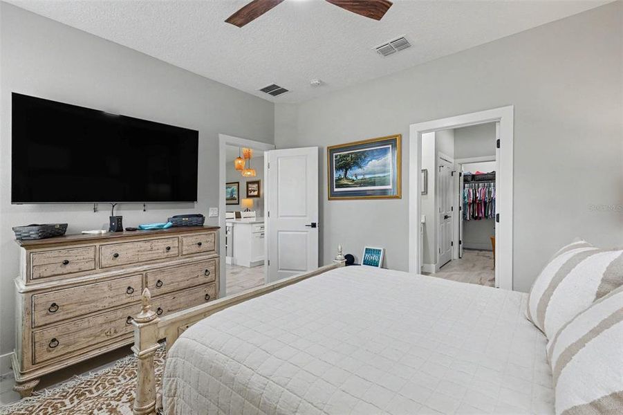 Furnished interior view inside a new home in , Dunnellon (Image 12).
