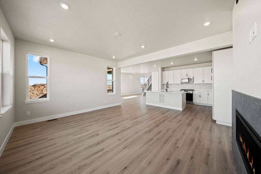 Spacious, unfurnished interior of a new home in Trumark Homes at Sterling Ranch, Littleton (Image 21).