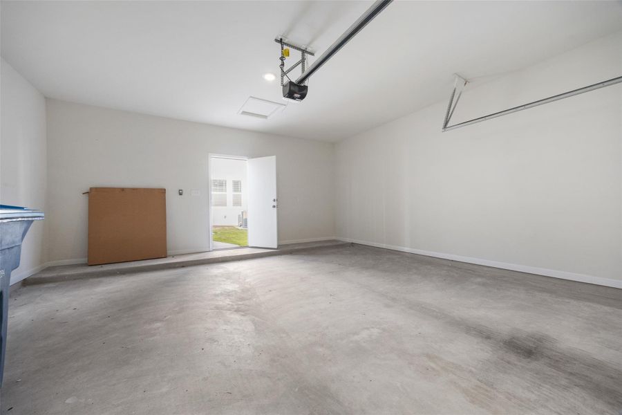 Spacious, unfurnished interior of a new home in Avery Centre, Round Rock (Image 37).