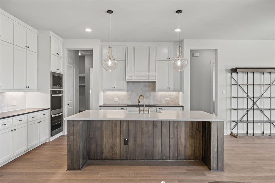 Furnished interior view inside a new home in Waterfall Ranch - 1 Acre Lots, Waxahachie (Image 8). Furnished interior view inside a new home in Waterfall Ranch - 1 Acre Lots, Waxahachie (Image 8).