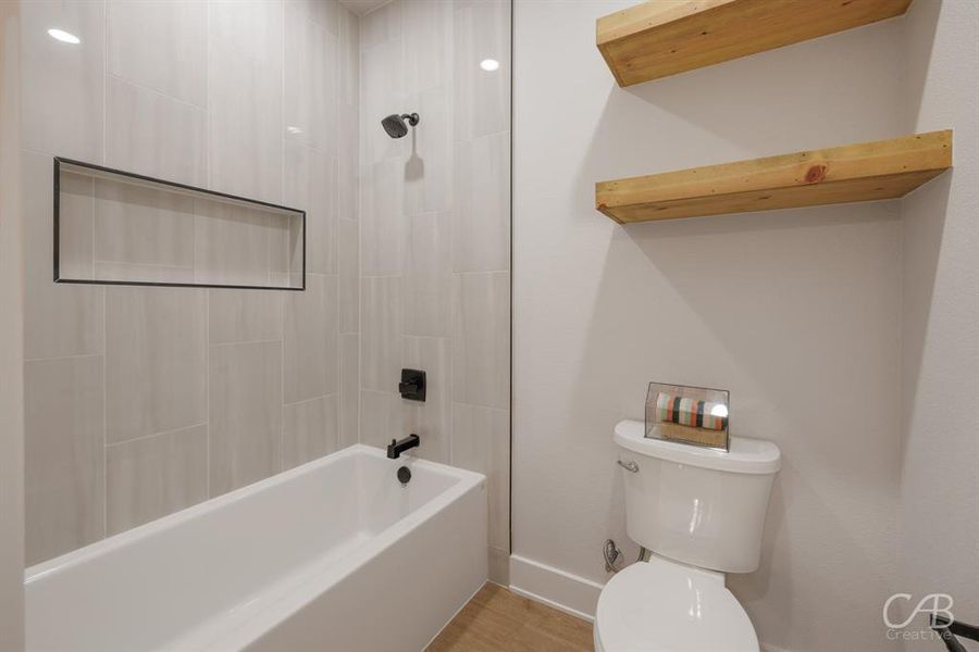 Furnished interior view inside a new home in , Abilene (Image 13).