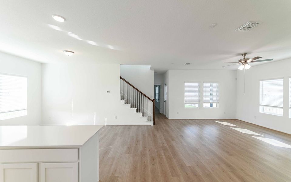 Spacious, unfurnished interior of a new home in Paramount, Kyle (Image 10).