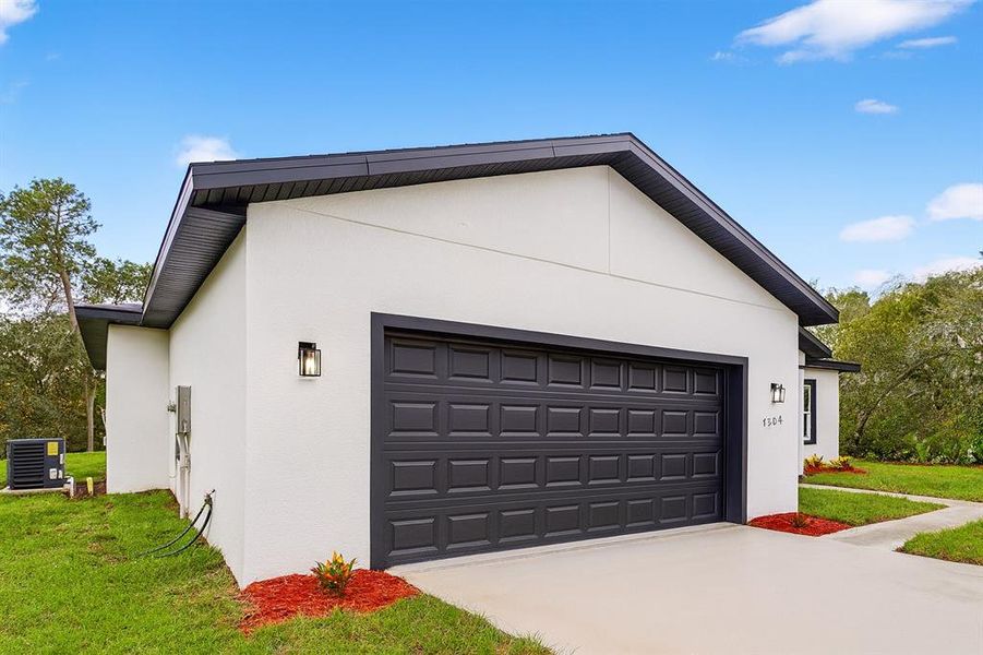 Front exterior of a new home in , Ocala, FL, highlighting curb appeal (Image 19).