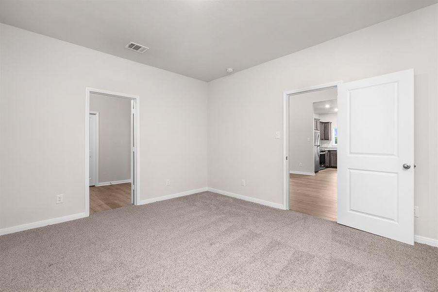 Spacious, unfurnished interior of a new home in Creekside Estates, Terrell (Image 4).