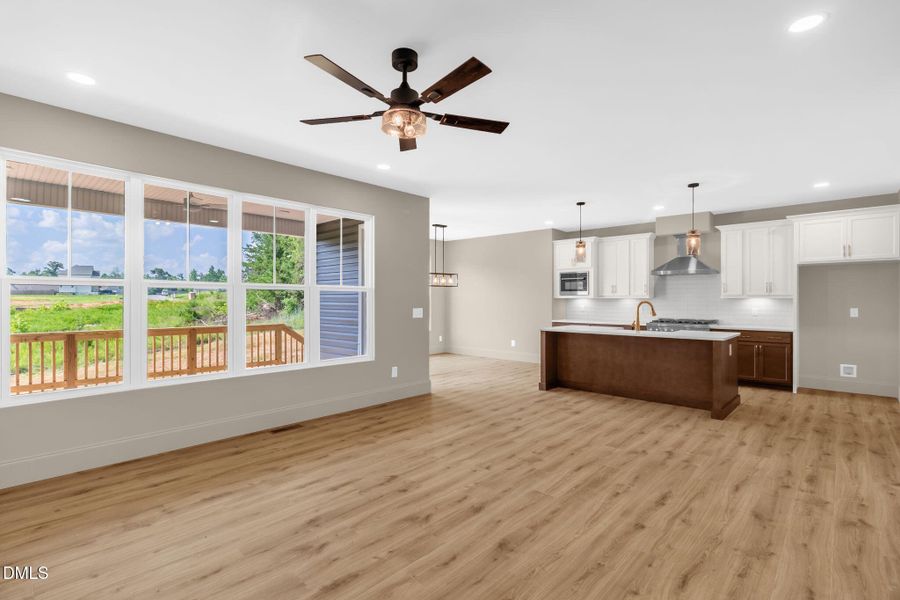 10-web-or-mls-8810 Rudy Dr-9