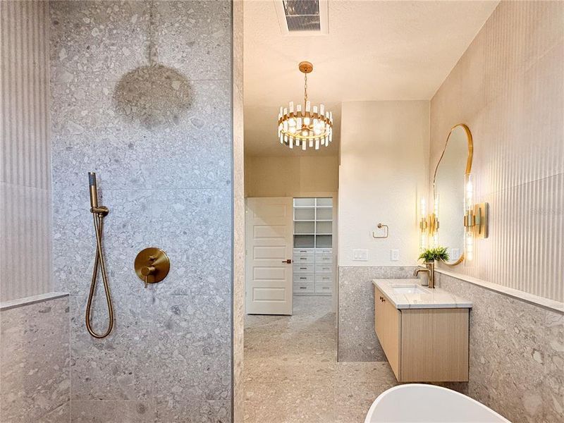 Image 84 of a home in .