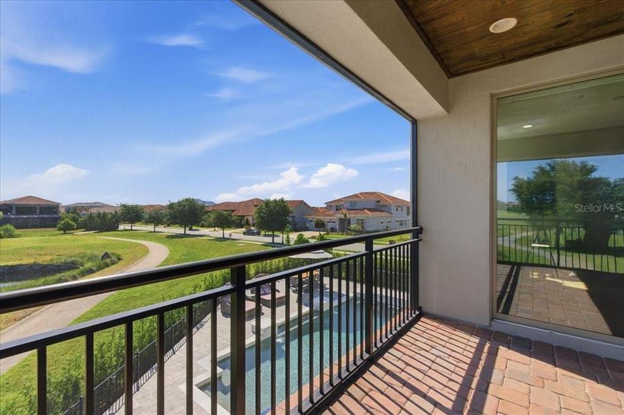 Exterior details and patio area of a home in , Orlando (Image 24).