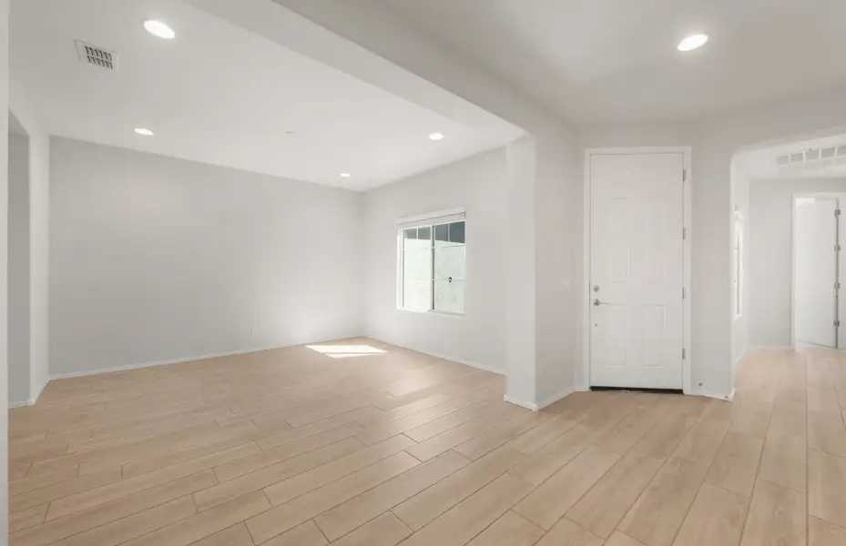 Spacious, unfurnished interior of a new home in Parkside at Anthem at Merrill Ranch, Florence (Image 23).