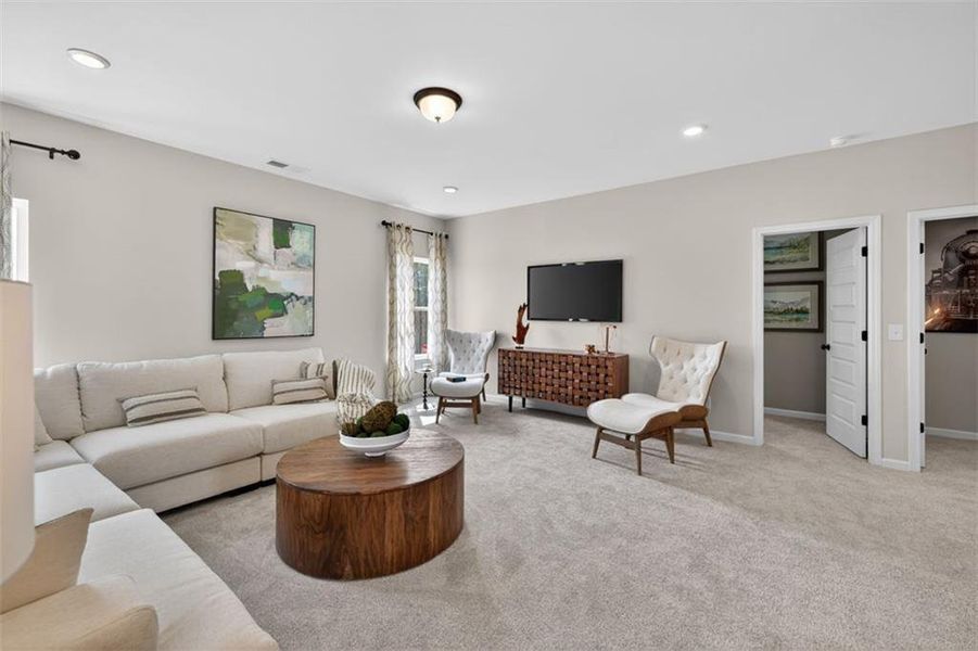 Furnished interior view inside a new home in Oakmont, Dallas (Image 9).