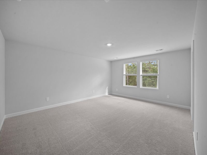 Spacious, unfurnished interior of a new home in Vickery Station, Woodruff (Image 15).
