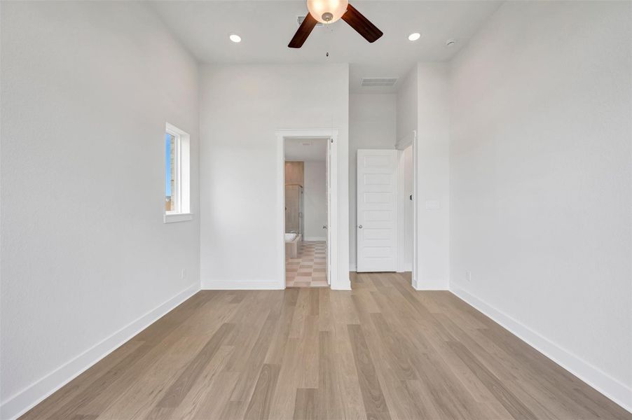 Spacious, unfurnished interior of a new home in Elyson - Reserve Collection, Katy (Image 30).