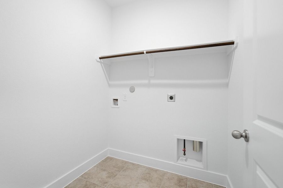 Spacious, unfurnished interior of a new home in Pecan Estates, Crosby (Image 24).