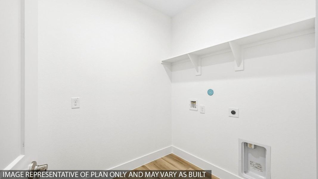 Spacious, unfurnished interior of a new home in Silverthorne, Conroe (Image 12). Spacious, unfurnished interior of a new home in Silverthorne, Conroe (Image 12).
