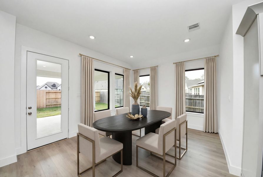Representative furnished interior of a home built from the Fredericksburg by Beazer Homes in Legacy, League City (Image 6).