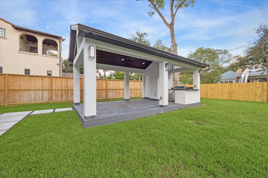 Cabana with summer kitchen and half-bath Cabana with summer kitchen and half-bath