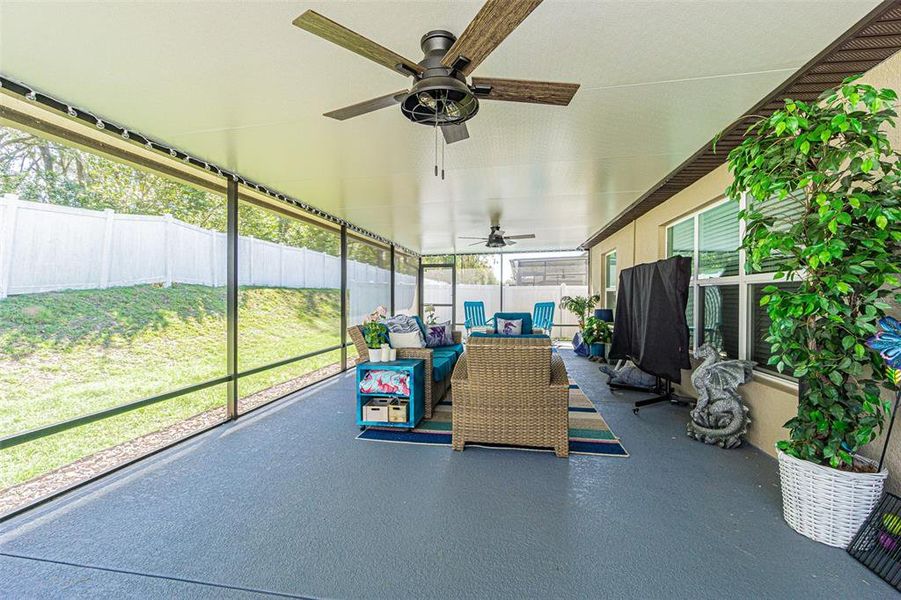 40 foot long fully screened lanai!